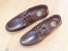 Chaussures bateau classiques en cuir marron