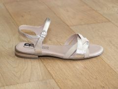 Sandales tropéziennes en cuir doré