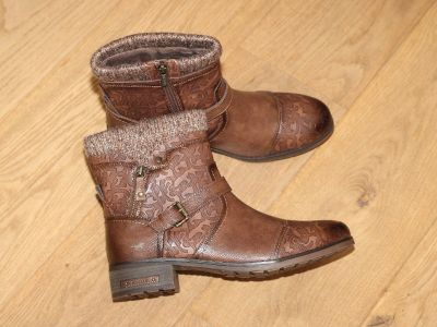 Bottines basses marron et petit talon Mustang